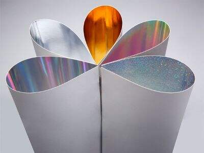 Guida per Designer: Creare Visivi Accattivanti con Carta Metallizzata