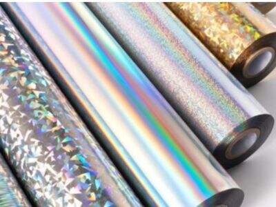 Carta Metallizzata vs. Laminazione Plastica Tradizionale: Quale Scegliere per un'Opzione Più Ecologica?