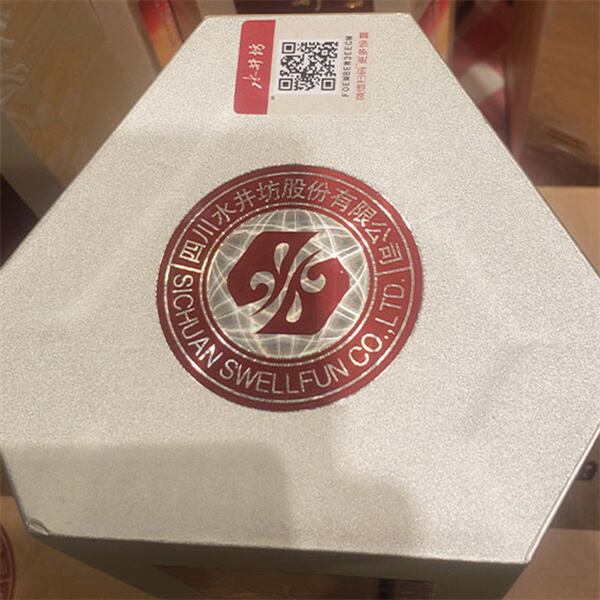 Transform Any Bottle of Wine into a Gorgeous Gift with These Wrapping Techniques