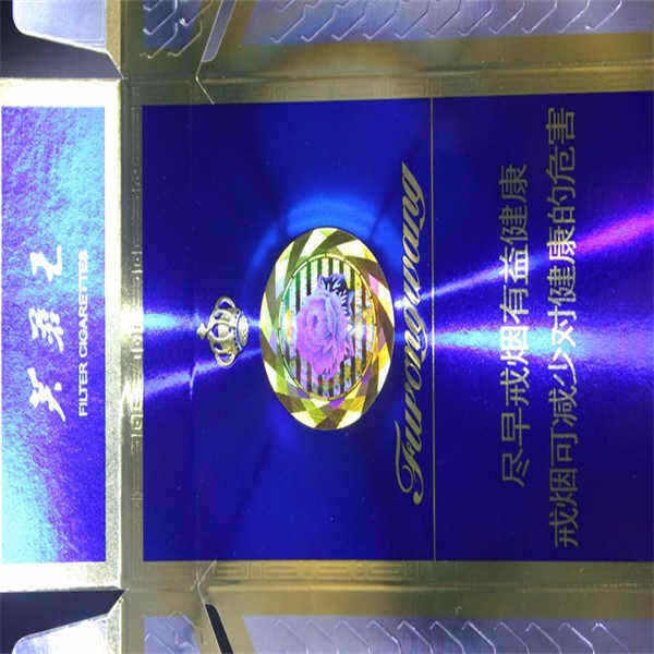 目を引く無地包装デザインでブランド認知度を向上