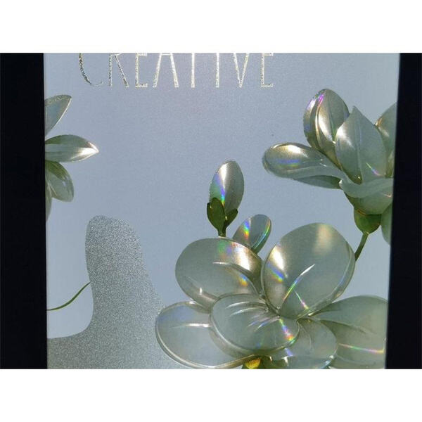 Mantenha seus pertences organizados com uma caixa dobrável prática.