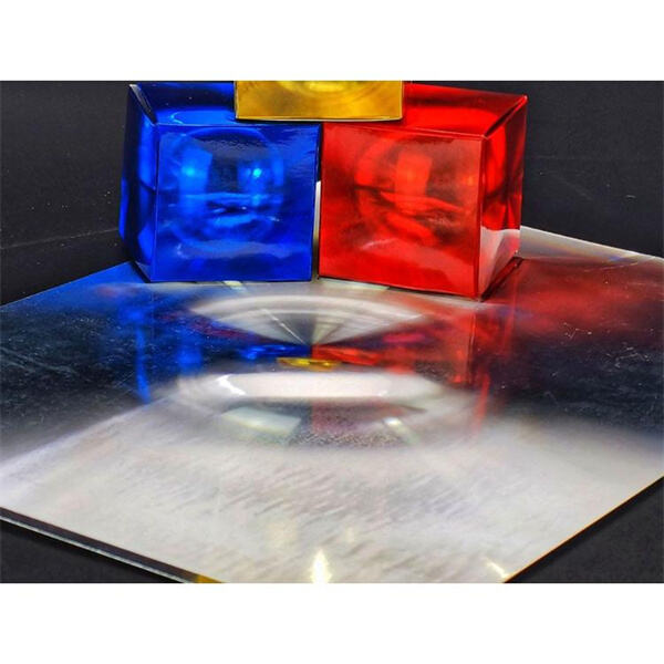 Füge deinen Kreationen einen Hauch von Magie mit Hologrammkarton hinzu