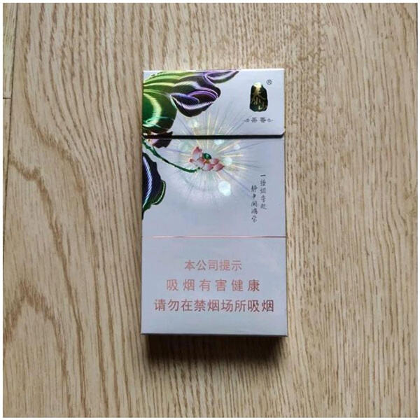 コンパクトで持ち運び可能なケースであなたの喫煙用品を整理しましょう