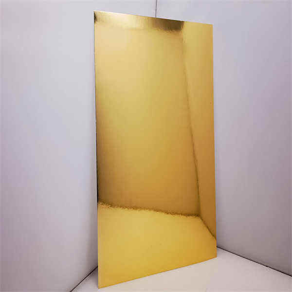 Mach deine Designs mit metallischem Goldkarton lebendig