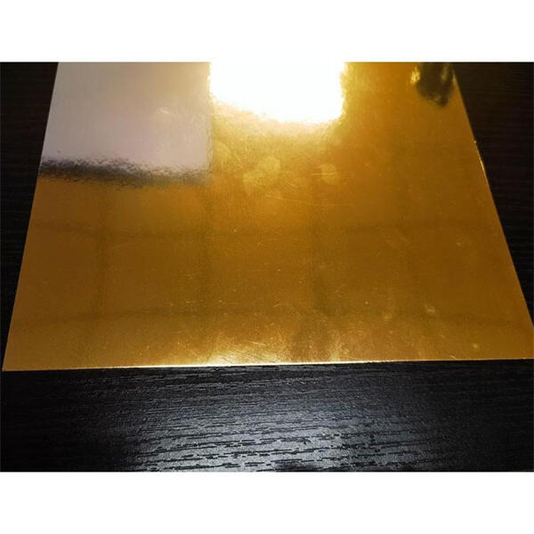 Erstellen Sie atemberaubende Hochzeitsladungen mit Gold-Druckpapier.