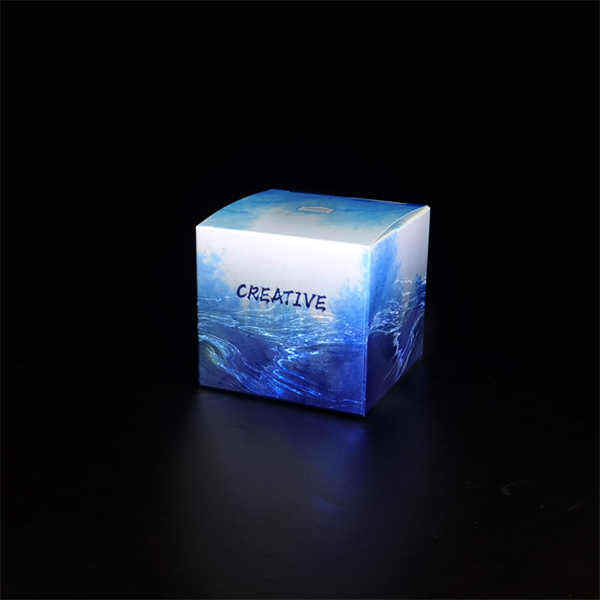 製品の視認性を高める革新的な折り畳み段ボールデザイン