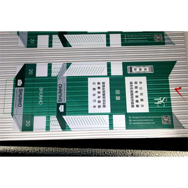 Le combat entre les défenseurs anti-tabac et les compagnies de cigarettes concernant les régulations sur l'emballage