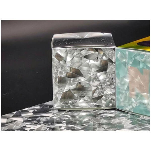 Holographic paper brings designs to life on printed materials