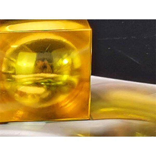 ホロペーパーで印刷物をダイナミックなビジュアルディスプレイに変えてください