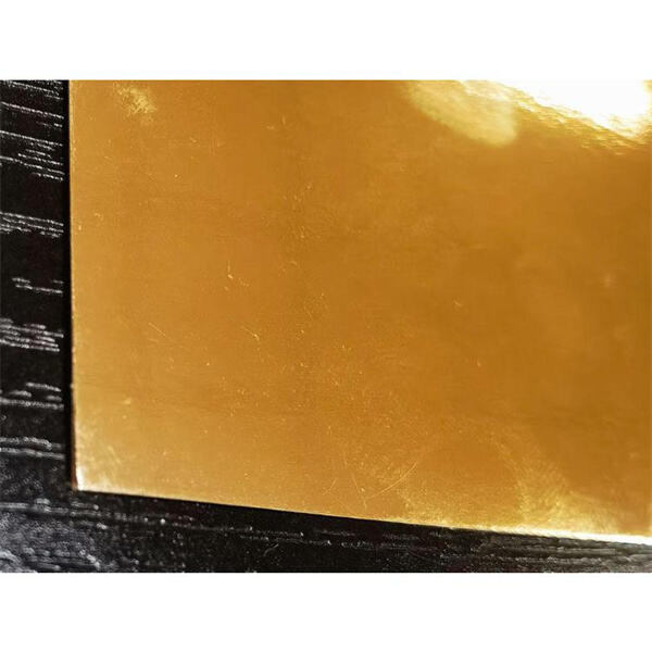 Beobachten Sie, wie Ihre Designs mit Gold-Kartonpapier zum Leben erweckt werden.