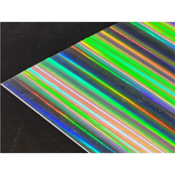 Leuchten und funkeln Sie mit Papier, das im Licht glitzert.