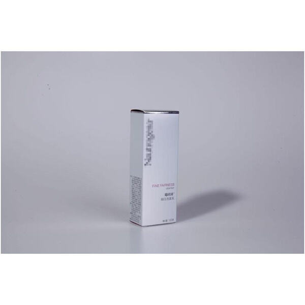 Make your presents shine with our high-quality gold and silver wrapping paper