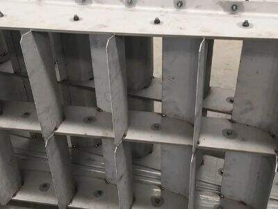 Essential components of effective distillation columns