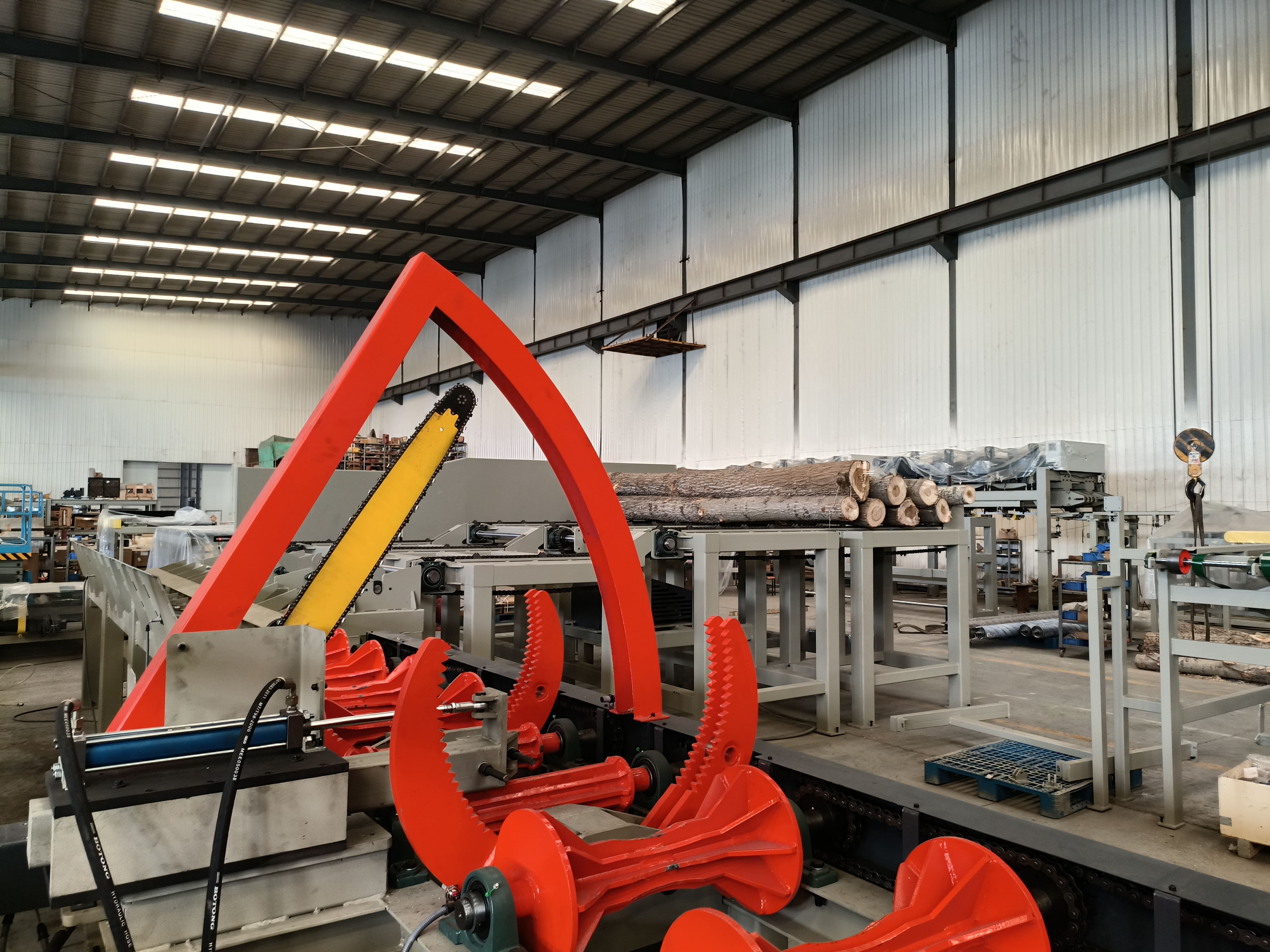 Hanvy new smart  cut log with chainsaw for Eucalyptus supplier