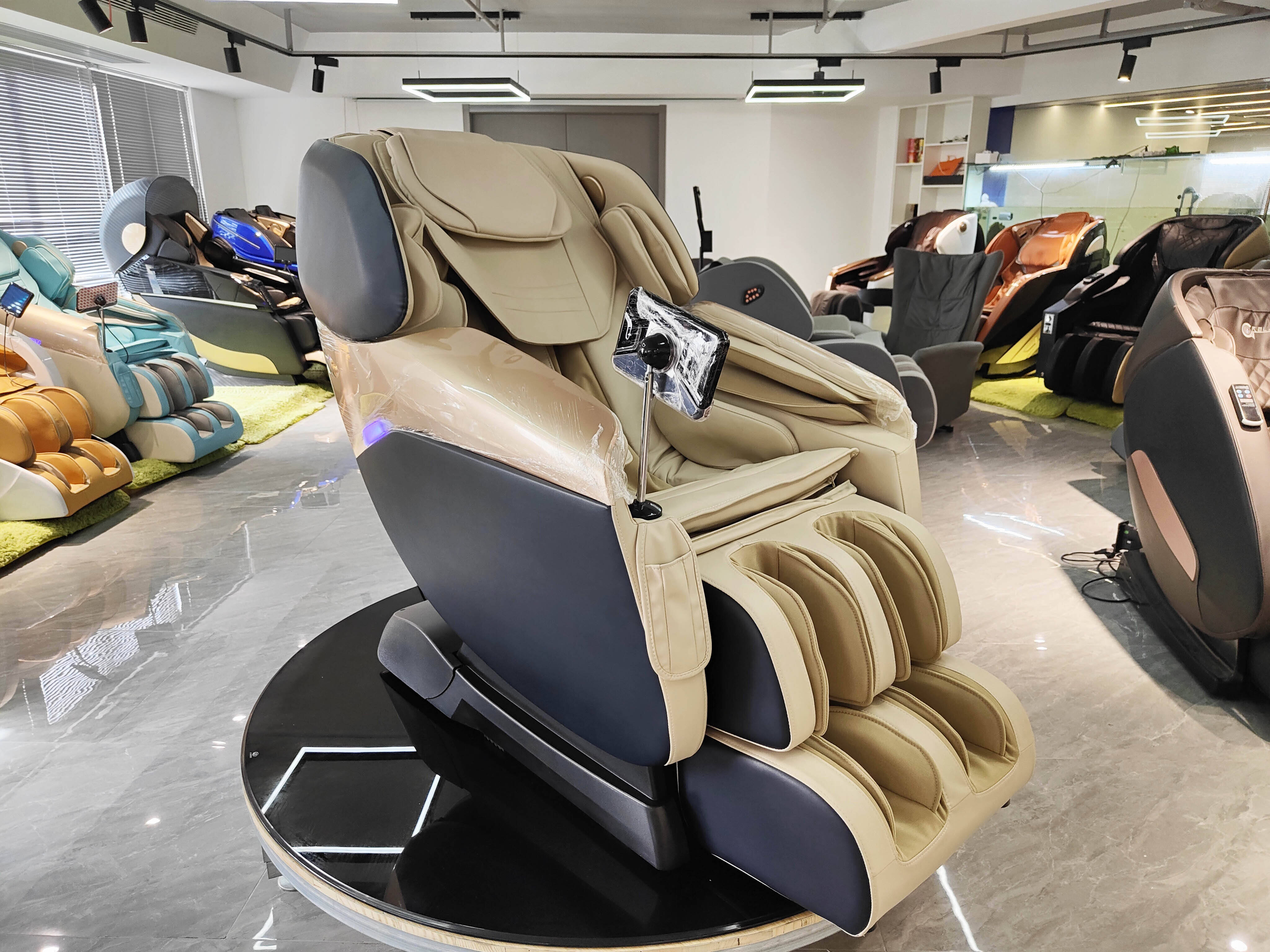 product electric luxury professional 4d rocking shiatsu l shape zero gravity full body massage chair guoheng-3
