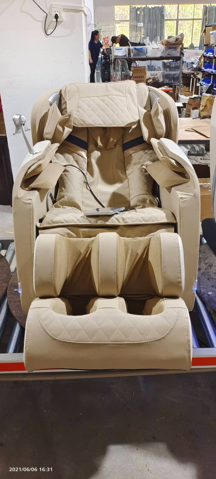 A12L  Touch Screen Foot 8D Electric Zero Gravity Luxury massage Chair details