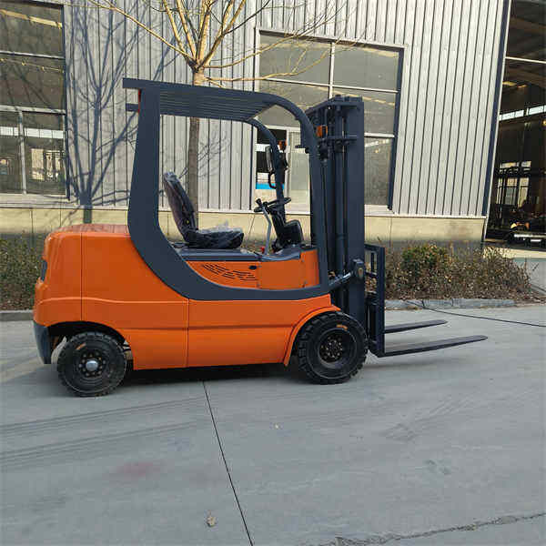 Everyday uses and benefits of forklift trucks