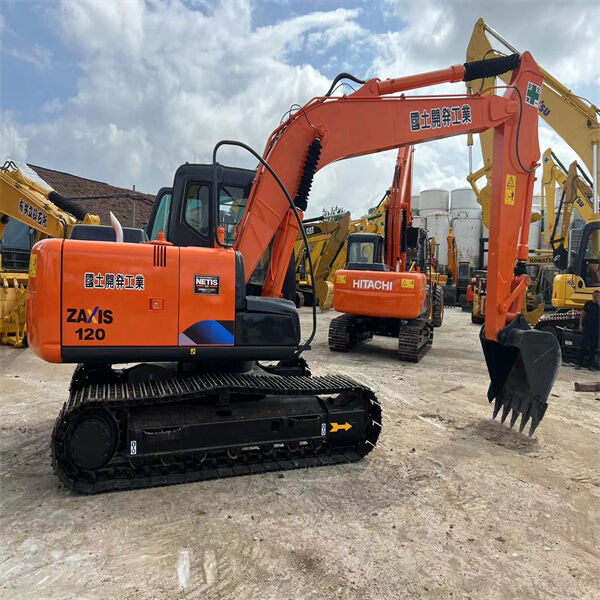 Cleaning the Volvo ECR 145