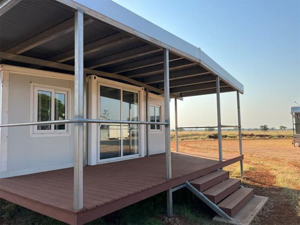 20FT Expandable container homes unloading in California