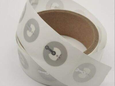 RFIDブレスレットが大規模イベントでの待ち時間を短縮する方法