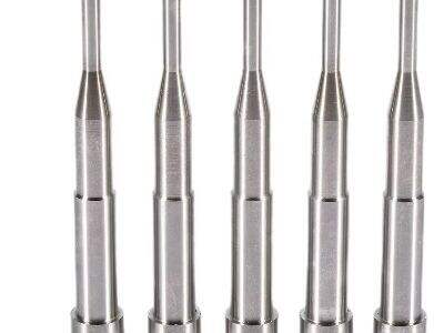 Het belang van de keuze van gereedschapsstaal bij matrijzen voor knoopponsmachines