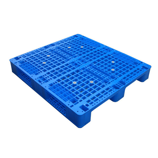 Heavy duty industrial plastic pallets are lighter than their wooden counterparts yet can carry heavier loads.