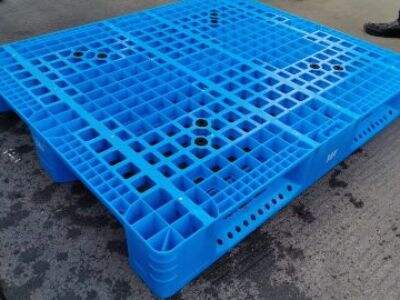 How to Stack Plastic Pallets Safely