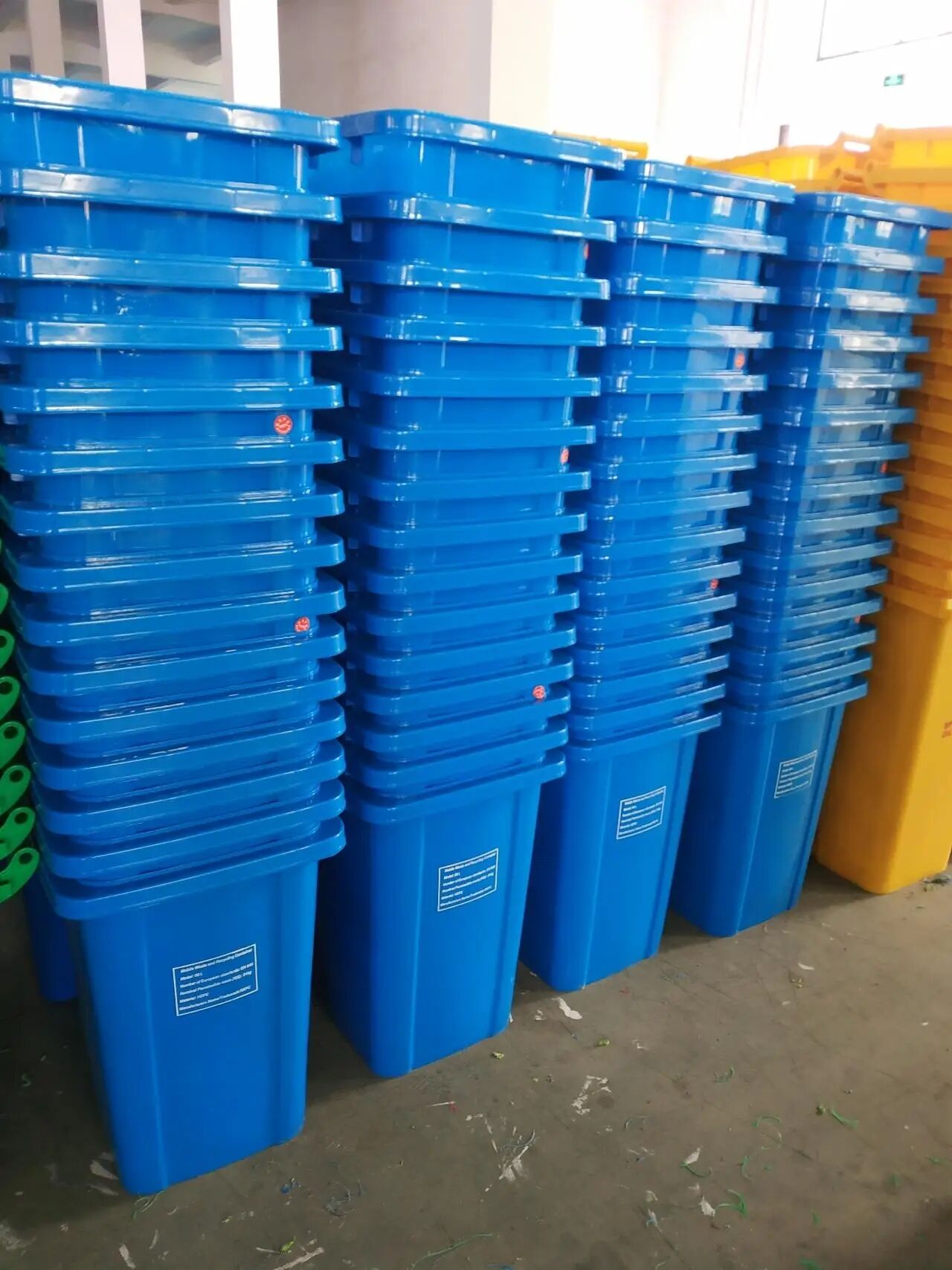 1100L/660L/360L/240L/120L Plastic Wheelie Bins Dustbin Wheels China Factory Suppliers Waste Bins supplier