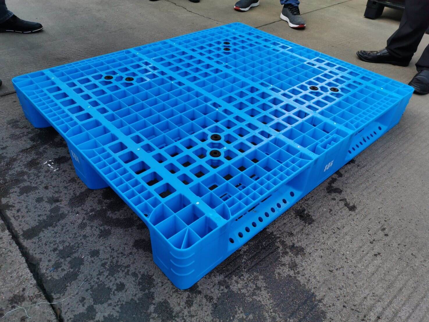 Brands of Spill Plastic Pallets Top 4