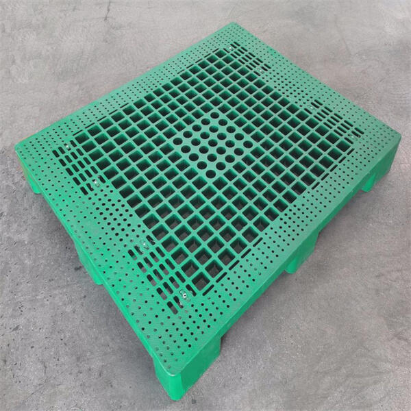 Gebruik van kleine plastic pallets in opslag en verzending