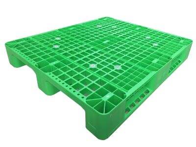 Why Plastic Pallets Are Resistant to Chemicals