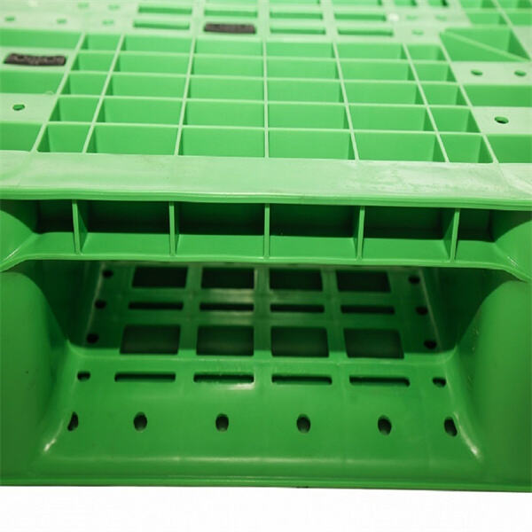 Reducing waste in supply chains with reusable plastic pallets