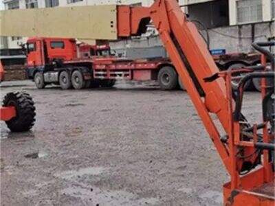 Noleggio economico di piattaforme aeree per la pulizia professionale di finestre
