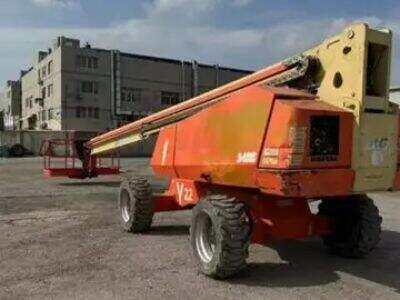 Top Considerations When You Boom Lift Rent for Exterior Painting