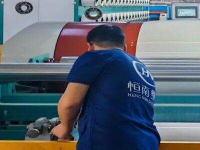 Peran Mesin Warping Karl Mayer dalam Meningkatkan Akurasi Balutan Lungsin