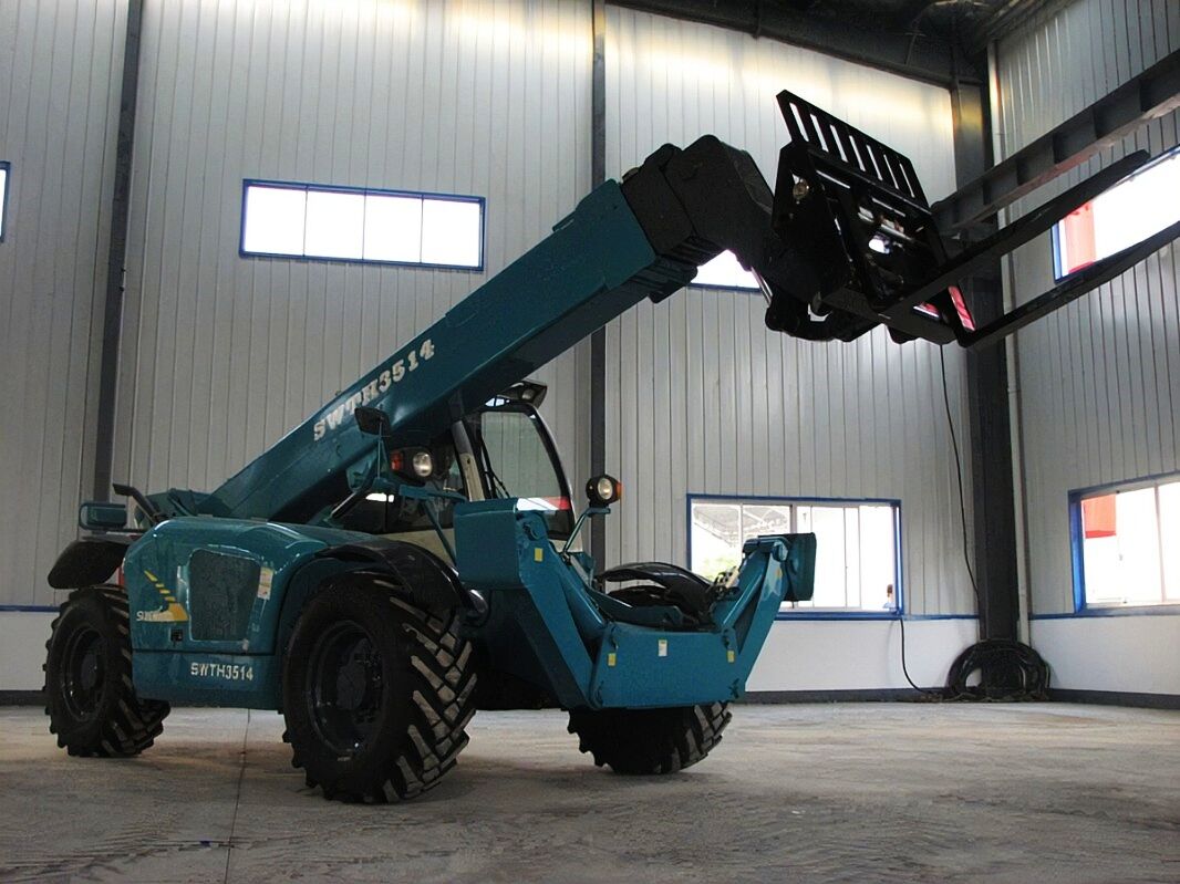 Telescopic forklift