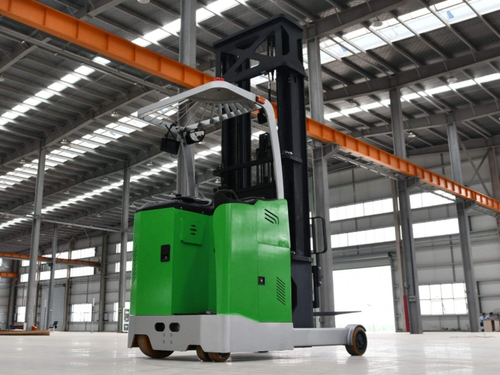Precautions when using warehouse electric forklifts.