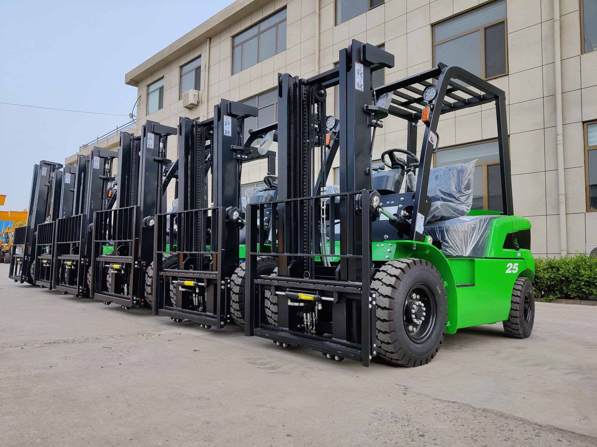 Yeni bir dizel forklift partisi Avrupa'ya sevk edilmek üzere.