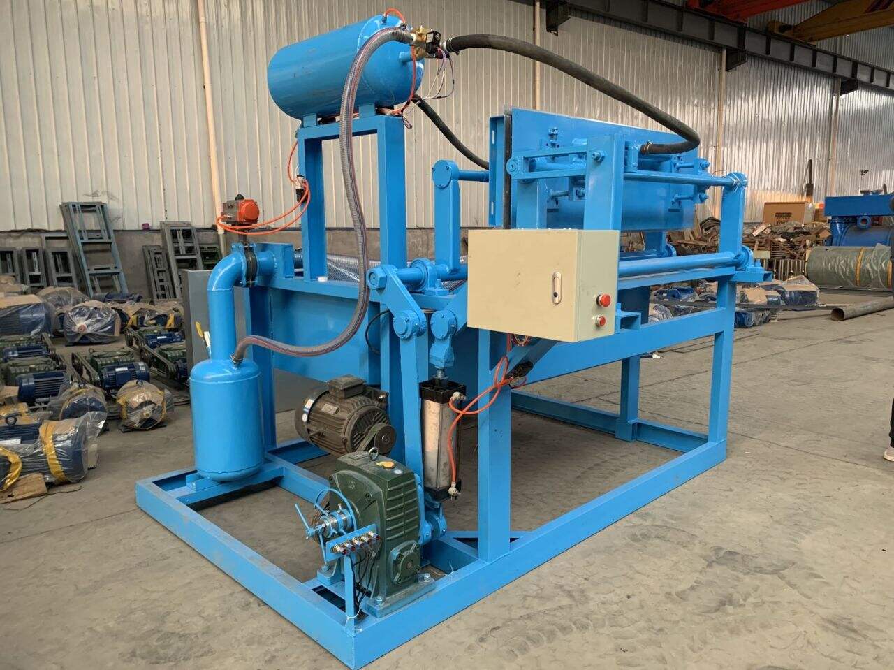 Nikmati Pengeluaran Baki Telur yang Konsisten dan Terpercaya dengan Mesin Automatik Penuh.
