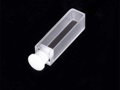 Hvorfor umiddelbar skyllning er det første trin i rengøring og vedligeholdelse af kvarts cuvetter