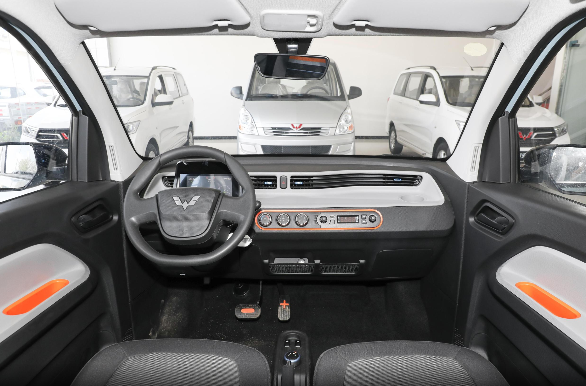 Hot-selling low-priced new energy vehicles wuling mini ev small cars details