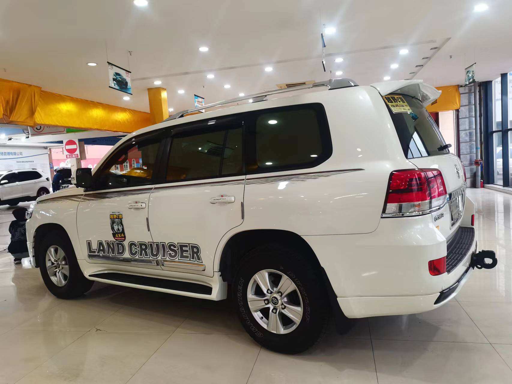 Great Standard LAND CRUISER GX-R V6 4.0L 5 Doors 8 Seats Used Car With Large Space manufacture