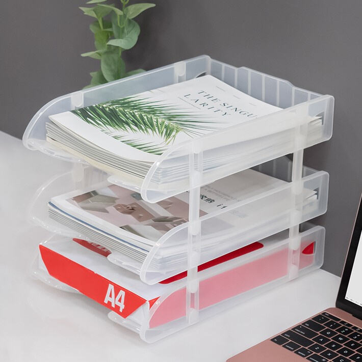 Pappersorganisatör på bricka för en ordnad arbetsyta