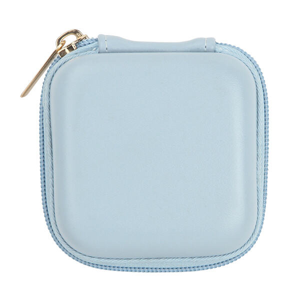 콤팩트한 디자인으로 복잡함 없이 이어폰을 항상 사용 준비가 되어 있도록 하세요.