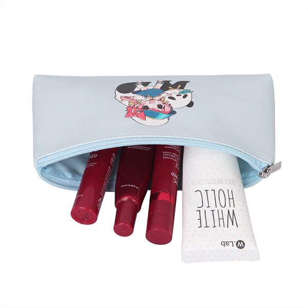 Fabricada con materiales duraderos que pueden resistir el desgaste diario.