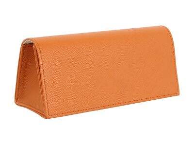 Контроль затрат при изготовлении стеклянных витрин на заказ: как выбор материалов и сложность процесса влияют на конечную цену.