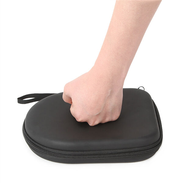 Tragen Sie Ihre Essentials mühelos mit der Eva Tragetasche.