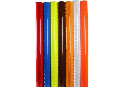 De ce este importantă performanța reflectivă în materialele pentru semnele de circulație?