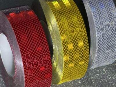 Proiectat pentru Claritate: Cum Materialul Reflector maximizează Vizibilitatea Ziua și Noaptea