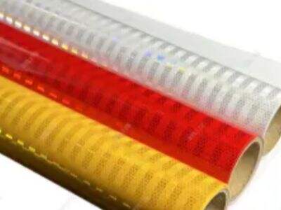 Utilizări creative ale benzii reflexive auto în afara marcării vehiculelor